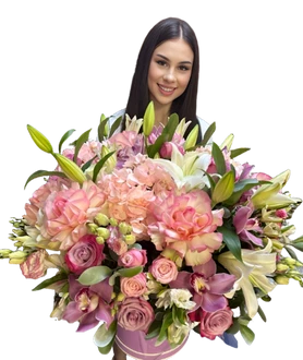 Композиция "Бесконечная лаванда роз"